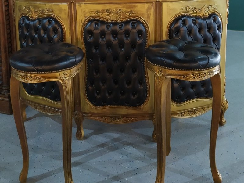Комплект из барной стойки и 2 барных стульев 0