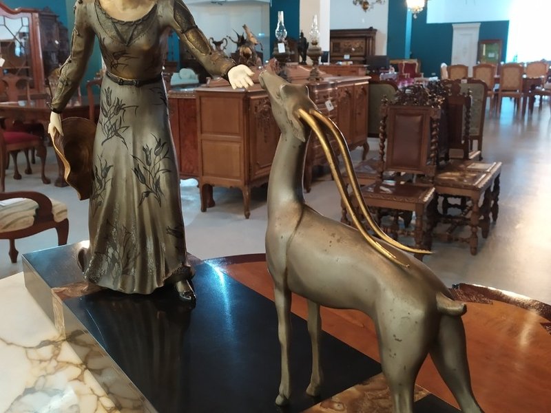 Антикварная скульптура «Фигуры женщины и оленя» в стиле Ар-Деко 1