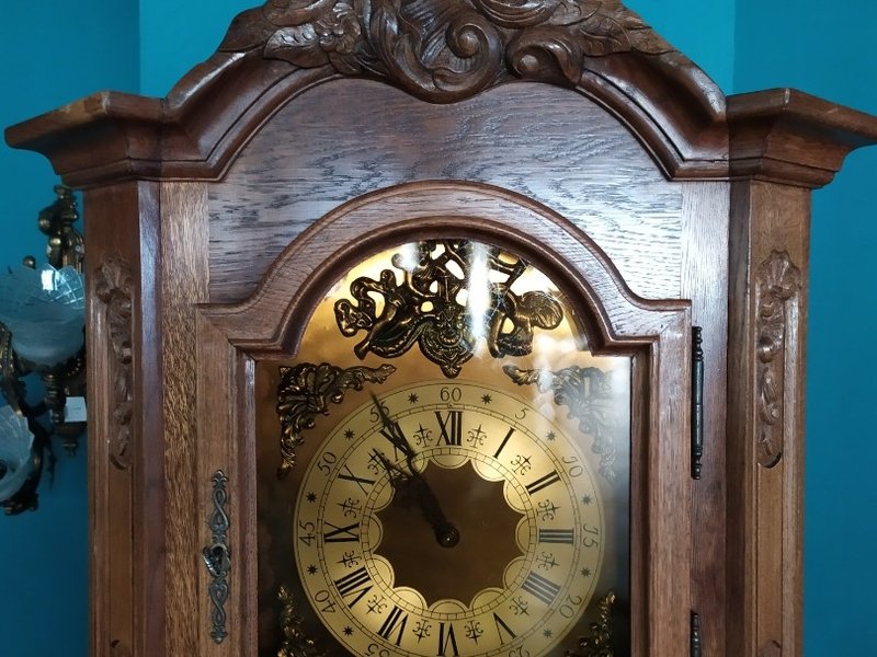 Винтажные напольные часы в деревянном корпусе 2