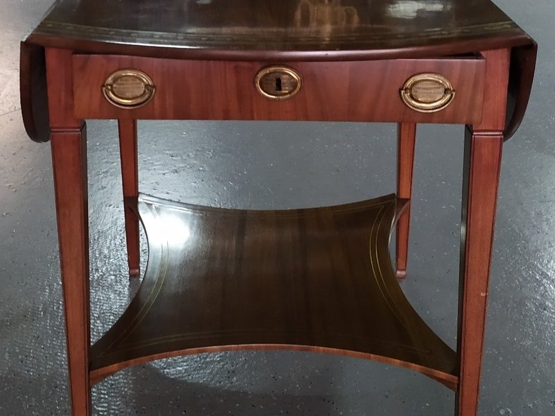 Антикварный стол круглый раскладной с выдвижным ящиком 3
