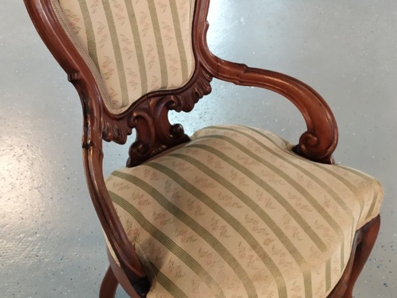 Антикварное кресло XIX века 3