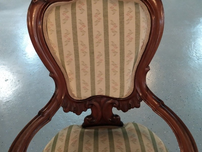 Антикварное кресло XIX века 1