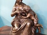 Старинная скульптура «Женщина с младенцем» 1