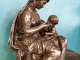 Старинная скульптура «Женщина с младенцем» 0