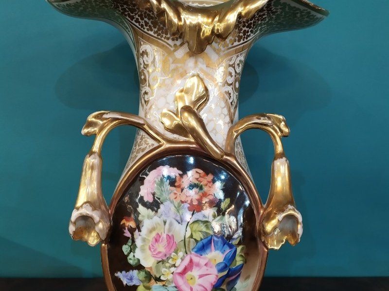 Старинная фарфоровая ваза для цветов 0