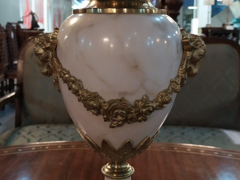 Старинная мраморная декоративная ваза 0
