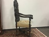 Антикварное кресло с гобеленовой обивкой 1