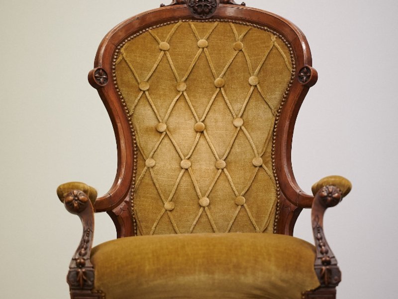 Чехлы на старые кресла с деревянными подлокотниками