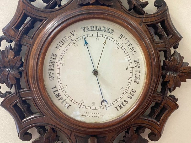 Старинный барометр в деревянном резном корпусе 2