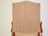 Старинное кресло из массива дерева 2