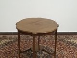 Старинный столик из красного дерева 1