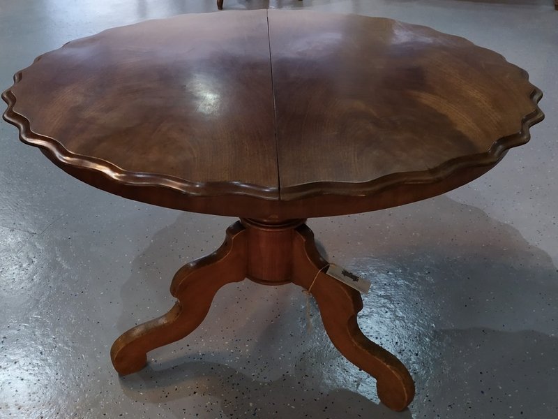 Старинный кофейный столик с резной столешницей 1