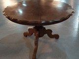 Старинный кофейный столик с резной столешницей 0