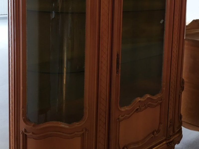 Винтажная витрина со стеклами и стеклянными полками 1
